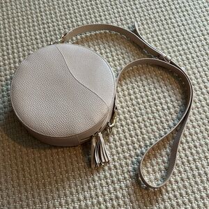 Cuyana blush leather circle purse - excellent condition! Gold hardware & tassels